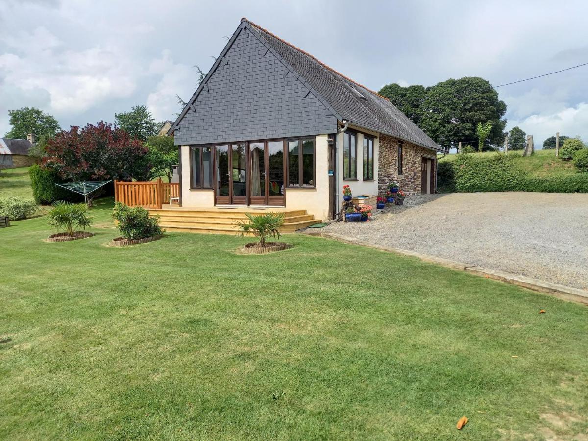 La Gasteboisiere With Swimming Pool And Games Room Le Mesnil-Adelee Exterior photo