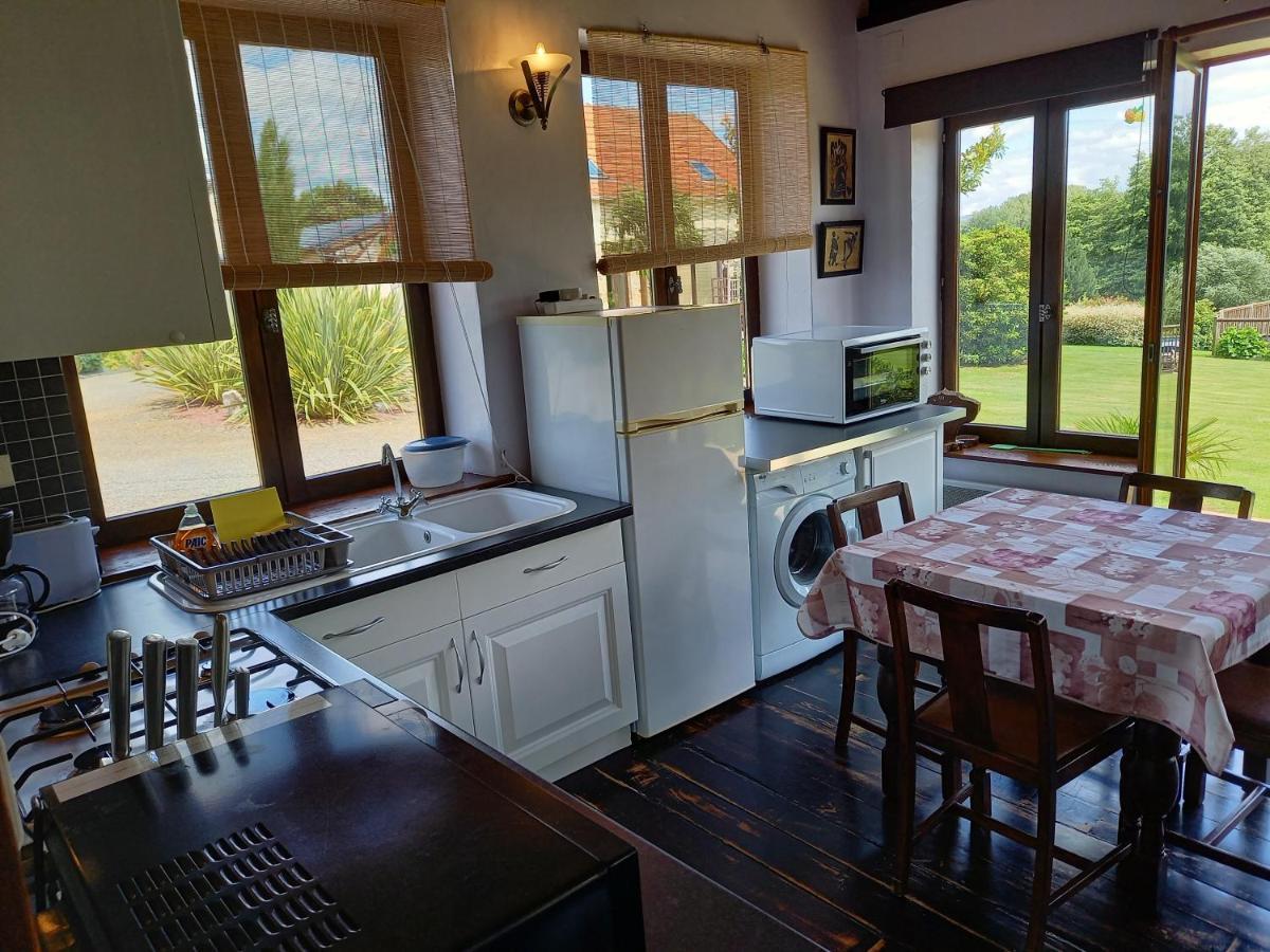 La Gasteboisiere With Swimming Pool And Games Room Le Mesnil-Adelee Exterior photo