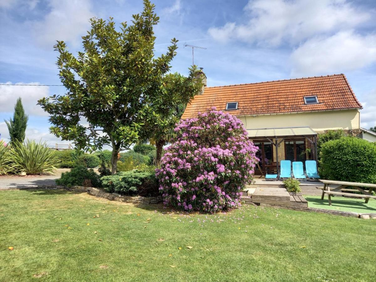 La Gasteboisiere With Swimming Pool And Games Room Le Mesnil-Adelee Exterior photo